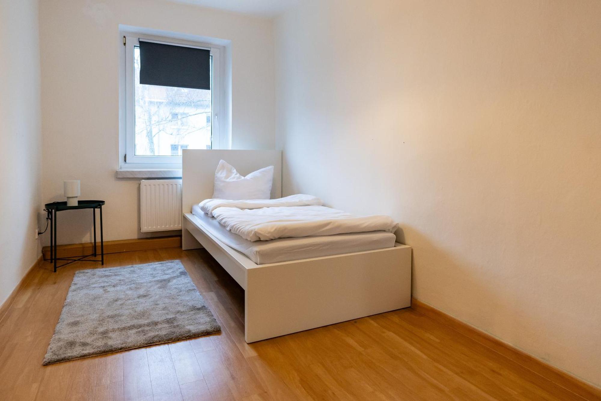 Moderne 4 Zimmer Wohnung Vollausgestattet Und Moebliert Halle  Exteriör bild