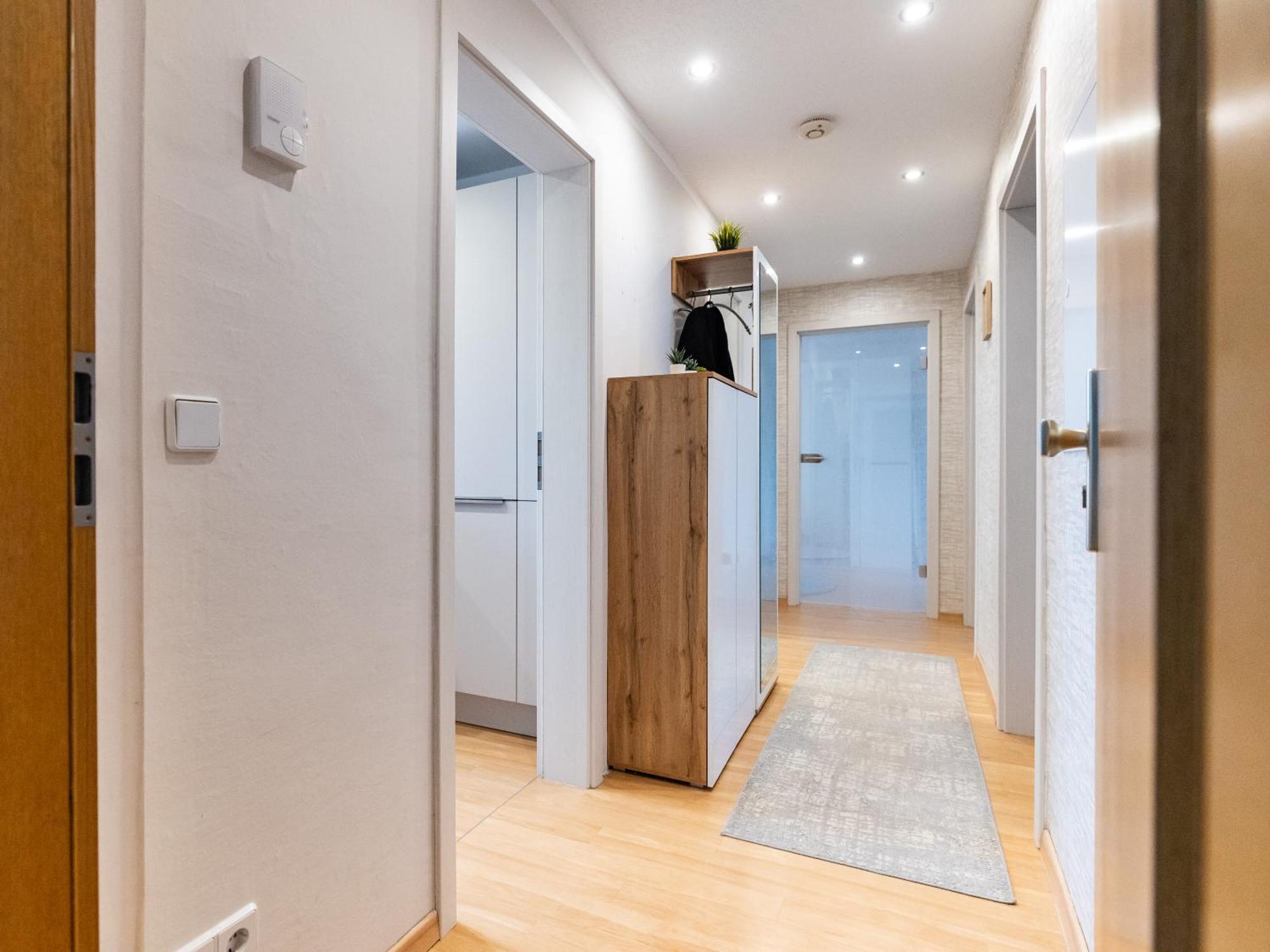 Moderne 4 Zimmer Wohnung Vollausgestattet Und Moebliert Halle  Exteriör bild