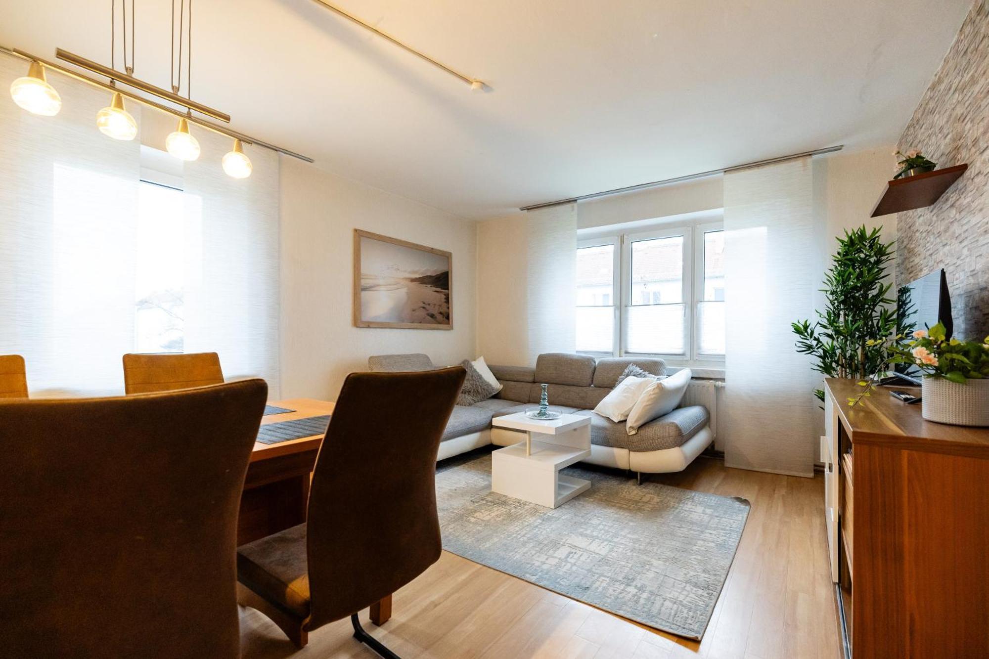 Moderne 4 Zimmer Wohnung Vollausgestattet Und Moebliert Halle  Exteriör bild